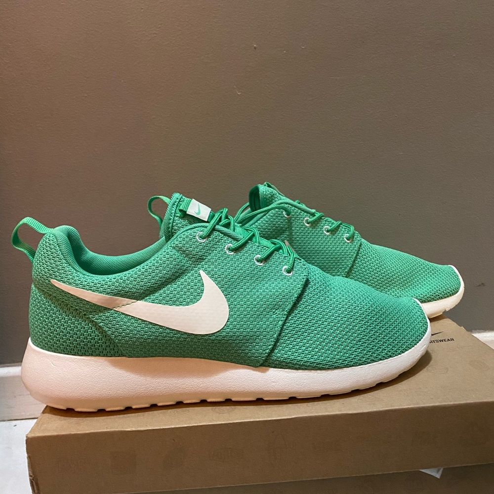 NIKE ROSHE RUN SIZE 11